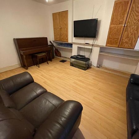 Elmdene Road - Large Room Londen Buitenkant foto